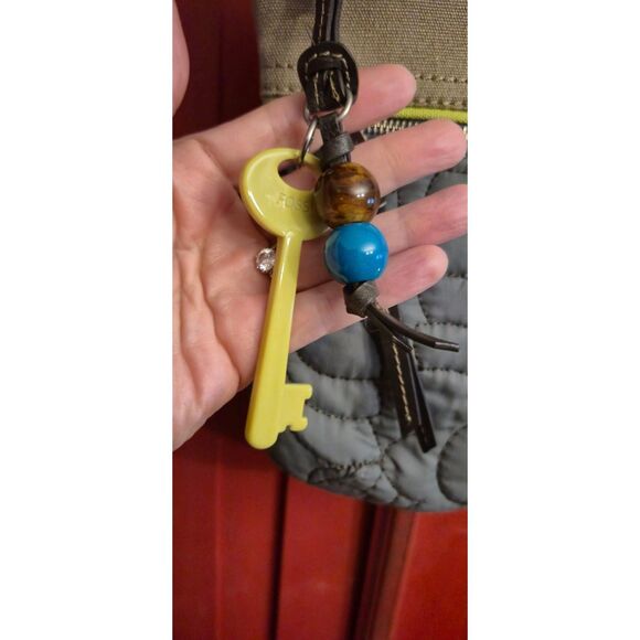 Fossil Key-Per Crossbody Purse Quilted & Canvas Lime Gray Bag With Key Bead EUC - Picture 4 of 4